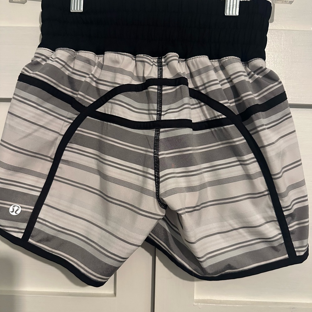 Lululemon Tracker Striped Running Shorts – Size 4